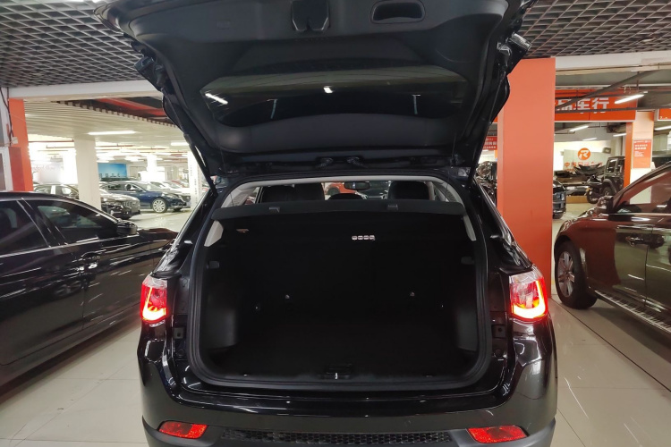 Jeep 指南者 2020款 220T 自动精英版局部细节23