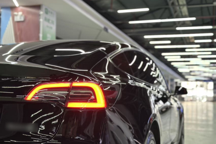 特斯拉 Model 3 2021款 标准续航后驱升级版 3D6车身外观6005