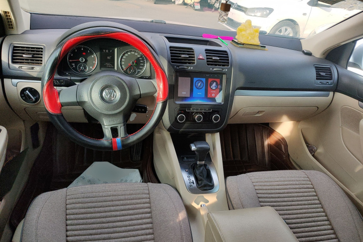 大众 速腾 2011款 1.6L 自动舒适型中控内饰12