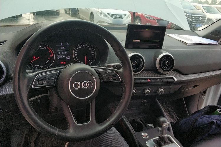 奥迪Q2L 2022款 35 TFSI 进取致雅型中控内饰7002