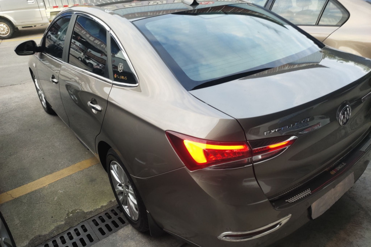 别克 英朗 2021款 典范 1.5L 自动精英型车身外观4