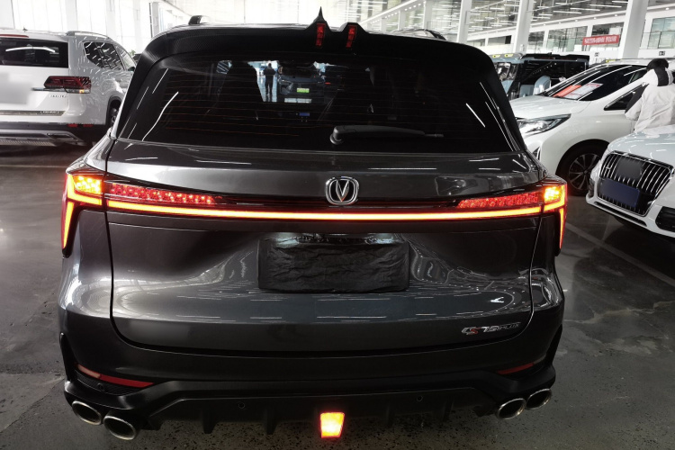 长安CS75 PLUS 2022款 第二代 2.0T 自动尊贵型车身外观6