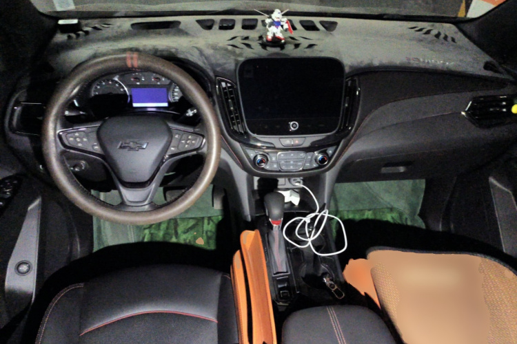 雪佛兰 探界者 2022款 轻混 550T RS 四驱智能捍界版中控内饰12