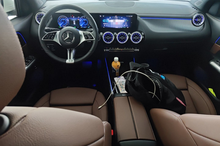 奔驰EQA 2025款 EQA 260中控内饰12