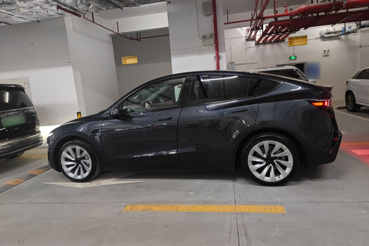 特斯拉 Model Y 2025款 长续航全轮驱动 首发版车身外观6003