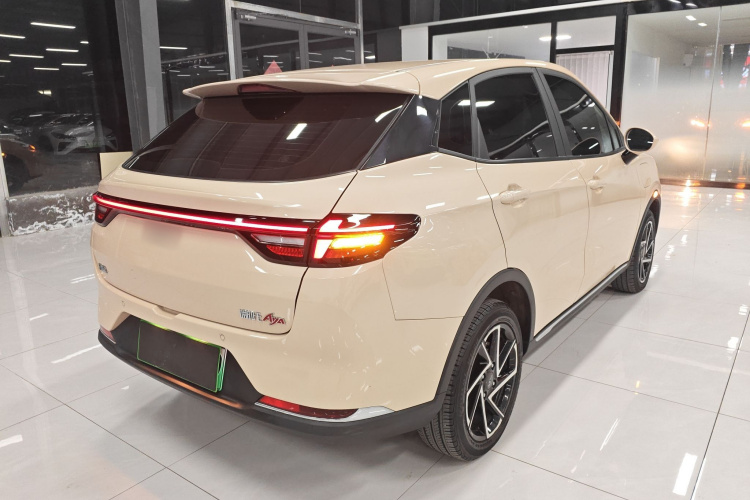 哪吒汽车 哪吒AYA 2023款 401 Lite车身外观7