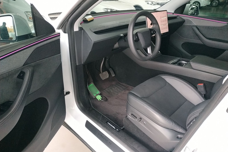 特斯拉 Model Y 2025款 长续航全轮驱动 首发版中控内饰20