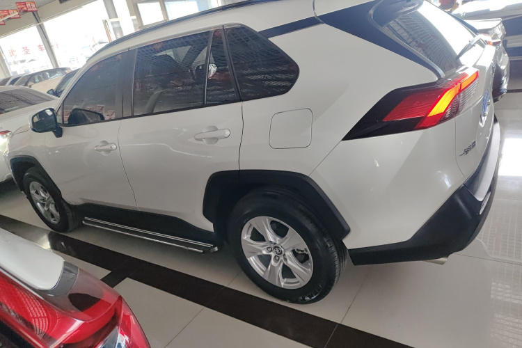 丰田 RAV4荣放 2024款 2.0L CVT两驱都市版车身外观4