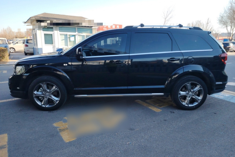 道奇 酷威 2016款 2.4L 两驱旅行版车身外观4