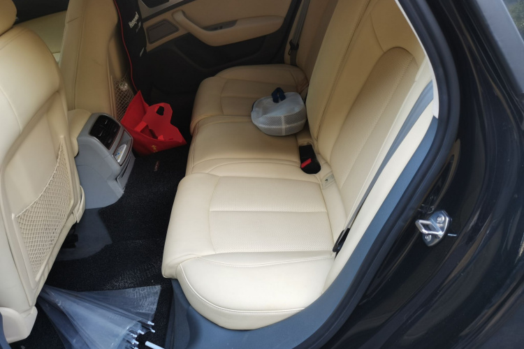 奥迪A6L 2014款 TFSI 标准型中控内饰21