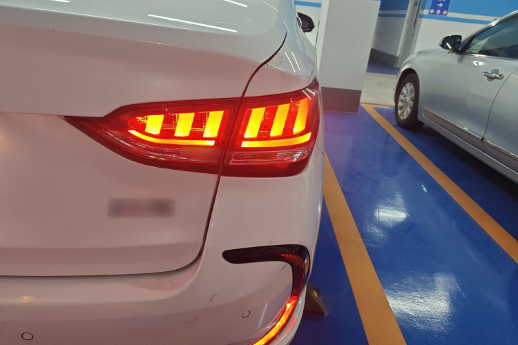 北京汽车 北京EU5 2018款 R550 智潮版车身外观9