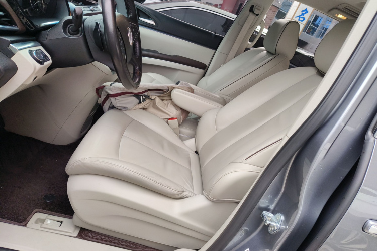 别克GL8 2020款 陆上公务舱 652T 豪华型中控内饰19