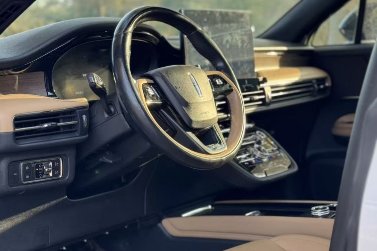 林肯 冒险家 2022款 2.0T 两驱尊雅版中控内饰7001