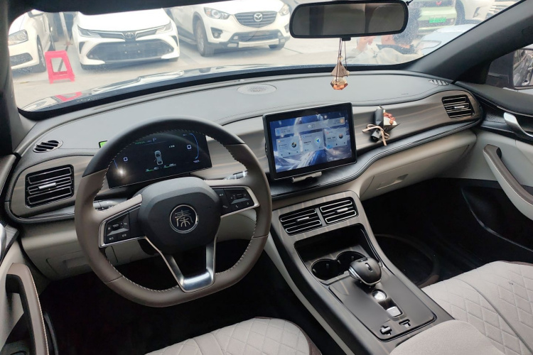 比亚迪 秦PLUS 2024款 荣耀版 DM-i 55KM领先型中控内饰12