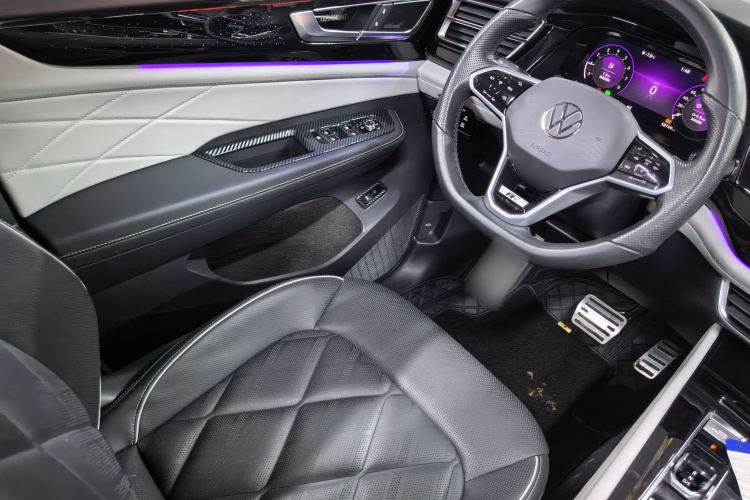 大众 途昂 2023款 530 V6 四驱尊崇旗舰版中控内饰7004