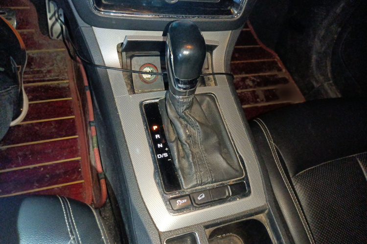 荣威RX5 2016款 20T 两驱自动互联网智享版局部细节18