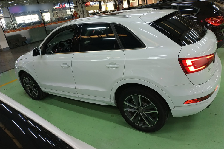 奥迪Q3 2017款 40 TFSI quattro 全时四驱运动型车身外观4