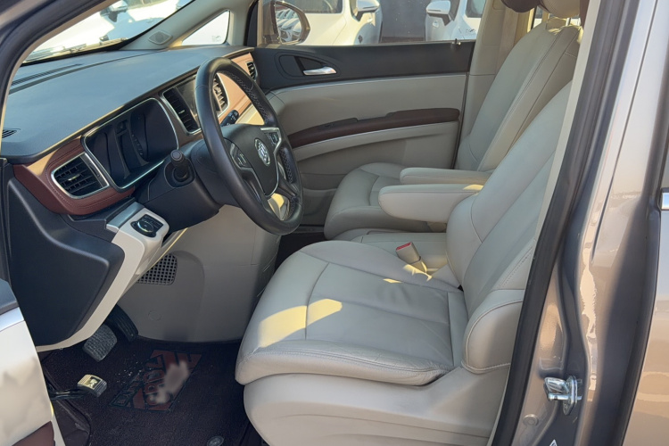 别克GL8 2018款 28T 尊贵型 国VI中控内饰7001