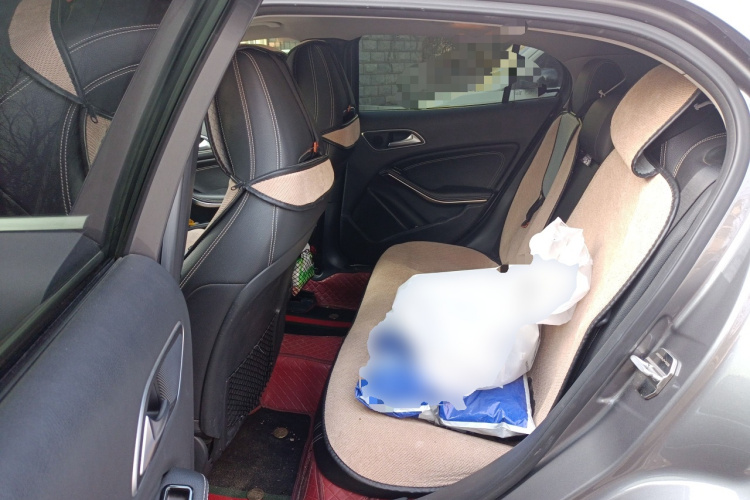 奔驰GLA 2016款 GLA 220 4MATIC 时尚型中控内饰21