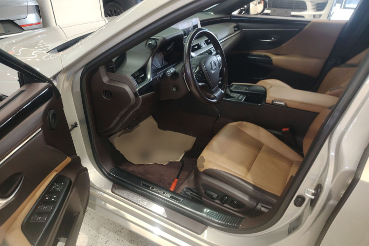 雷克萨斯ES 2020款 200 卓越版中控内饰20