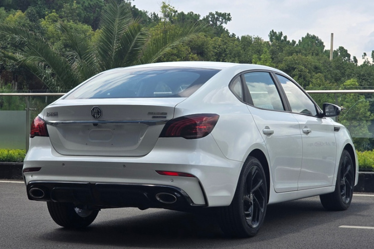 名爵 MG6 2023款 1.5T 经典版车身外观6005