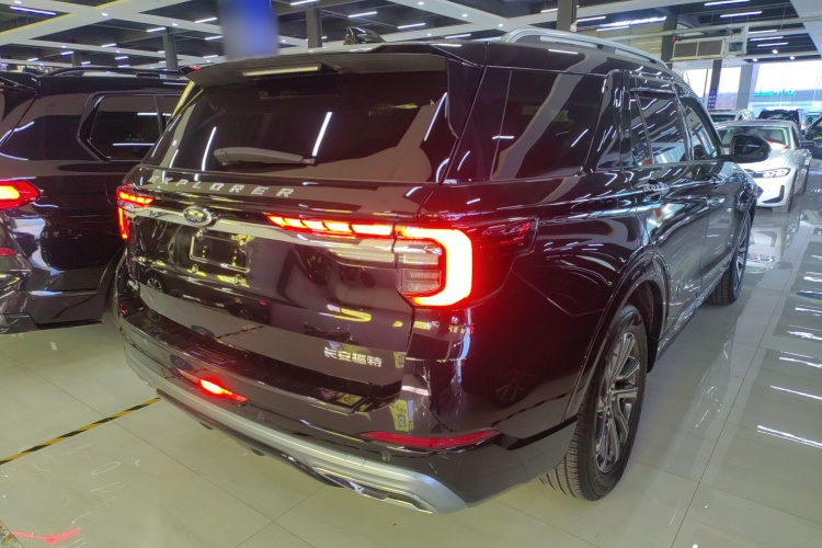 福特 探险者 2024款 2.3T EcoBoost 四驱风尚plus版 7座车身外观7