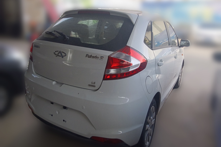 奇瑞 风云2 2013款 两厢 1.5L AMT锐意版车身外观7