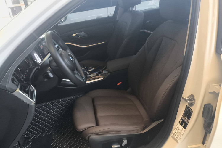 宝马3系 2022款 325Li M运动套装中控内饰19