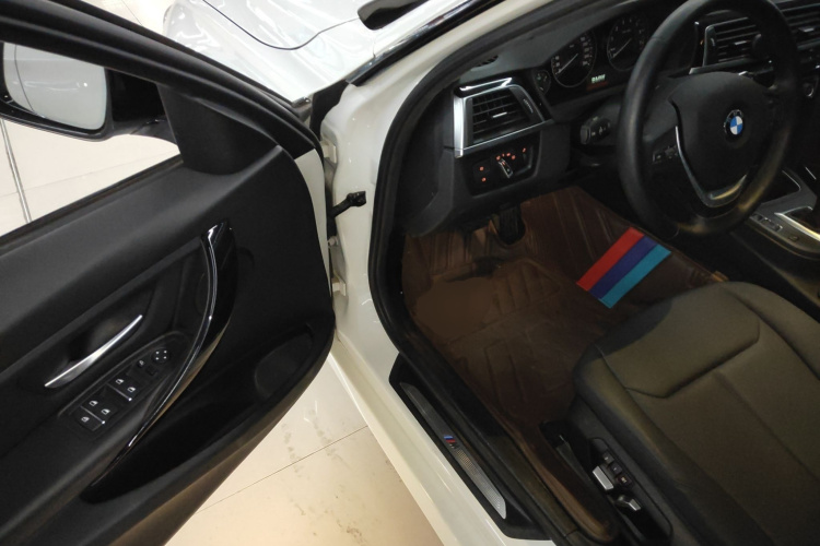 宝马3系 2017款 320Li M运动型中控内饰7003