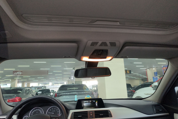 宝马3系 2016款 320i 时尚型局部细节22