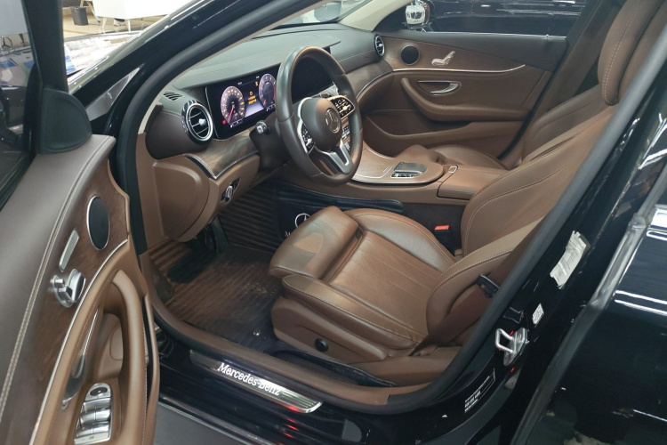 奔驰E级 2020款 改款 E 260 L中控内饰7002