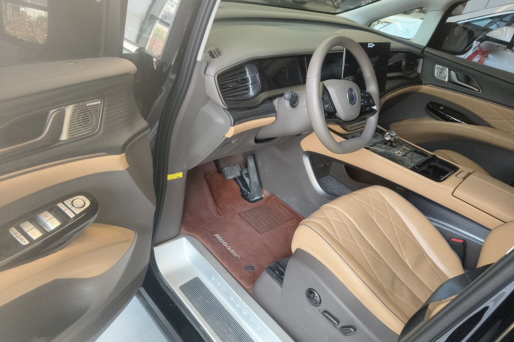 腾势D9 2022款 DM-i 970 四驱尊荣型中控内饰7003