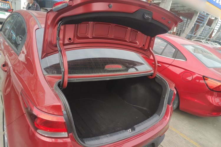 起亚K2 2017款 三厢 1.4L MT GLS局部细节23