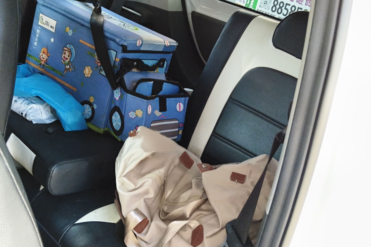 吉利银河 2023款 熊猫mini 200km 耐力熊中控内饰7004