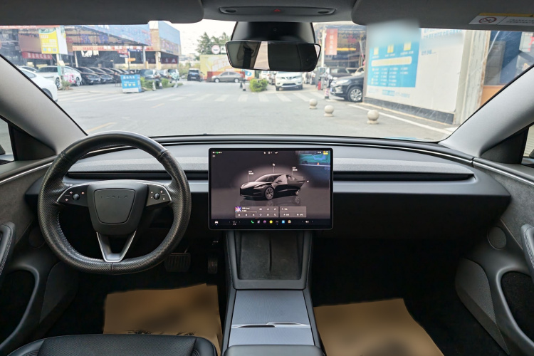 特斯拉 Model 3 2023款 长续航全轮驱动版中控内饰7001