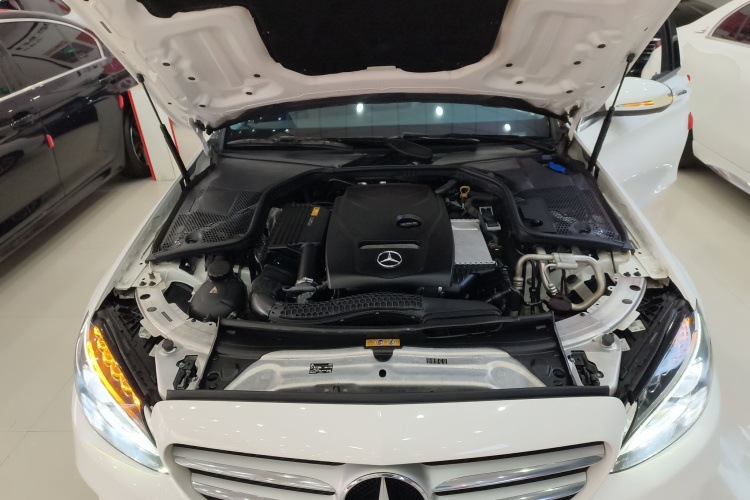 奔驰C级 2018款 C 200 L 运动版机舱底盘24
