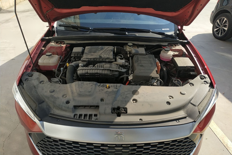 比亚迪 秦PLUS 2023款 冠军版 DM-i 120KM领先型机舱底盘24