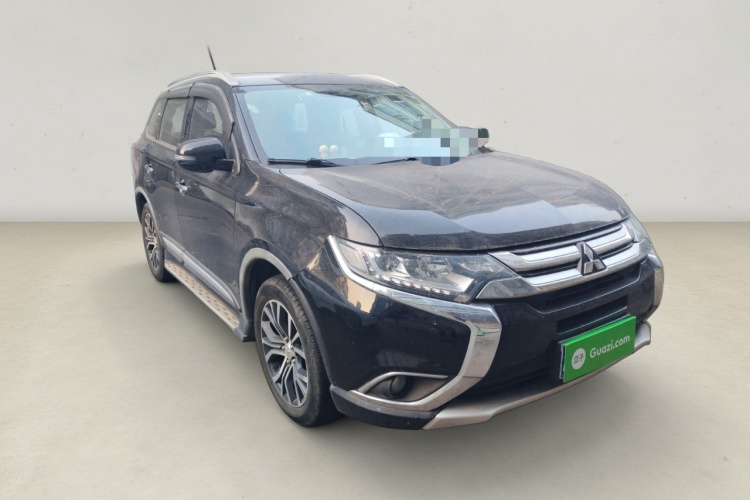 三菱 欧蓝德 2018款 2.4L 四驱精英版 5座车身外观3