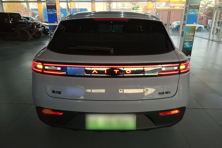 鸿蒙智行 问界M5 2024款 增程 Max RS 四驱高阶智驾版车身外观6004