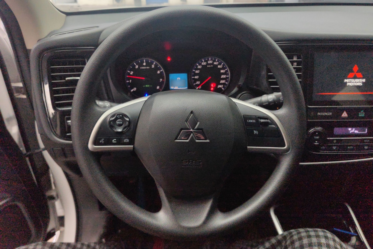 三菱 欧蓝德 2021款 改款 2.0L 两驱畅行版 5座局部细节13