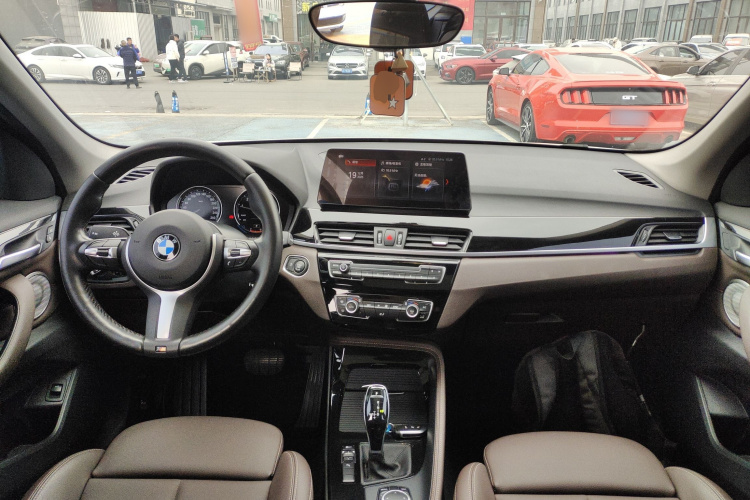 宝马X1 2022款 sDrive20Li 尊享型中控内饰7002