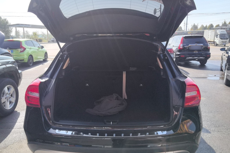 奔驰GLA 2016款 GLA 220 4MATIC 时尚型机舱底盘23