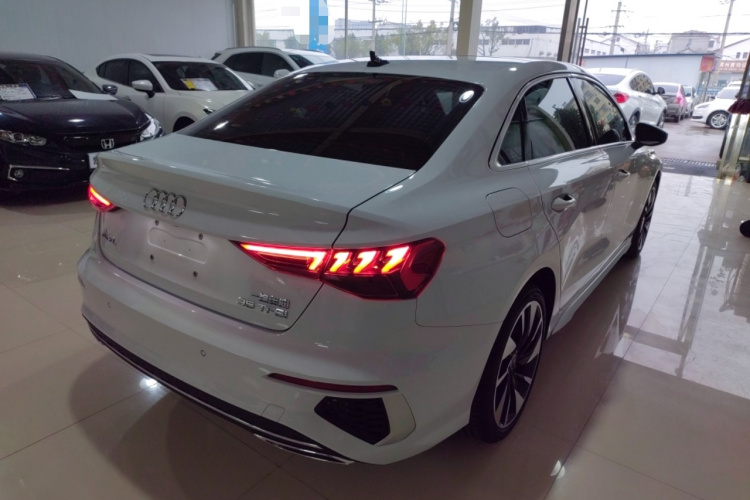 奥迪A3 2024款 A3L Limousine 35 TFSI 时尚运动型车身外观7