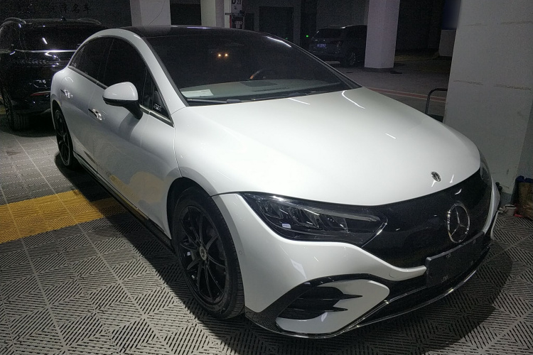 奔驰EQE 2022款 350 先锋版车身外观3