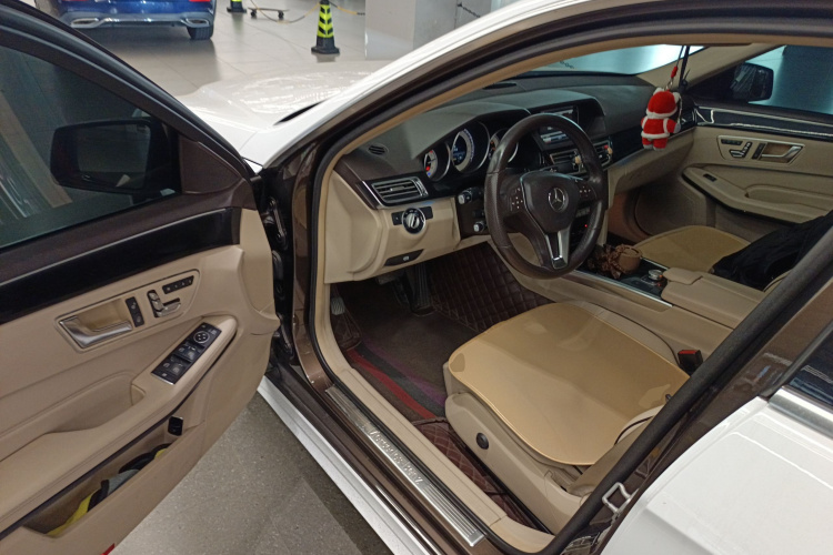 奔驰E级 2015款 E 200 L 运动型中控内饰20