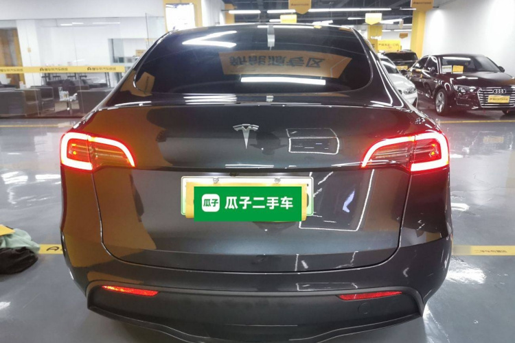 特斯拉 Model Y 2024款 长续航全轮驱动版车身外观6