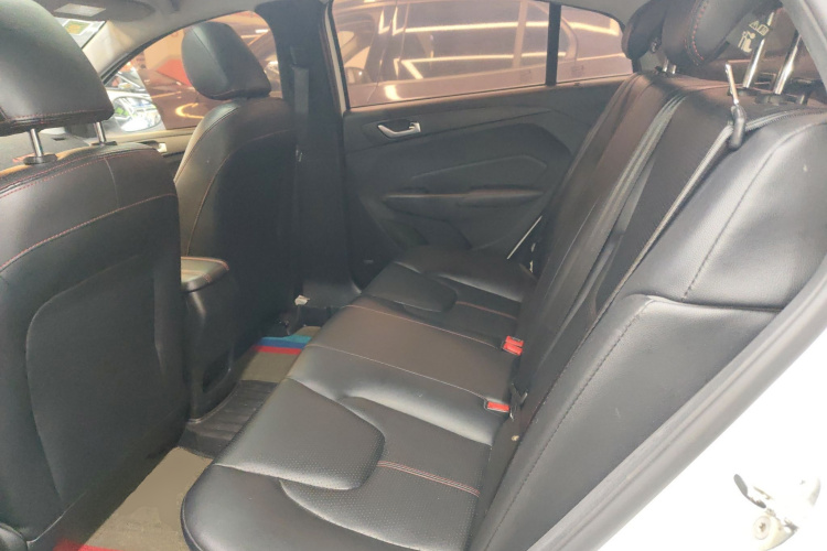 奇瑞 艾瑞泽5 2017款 1.5L CVT豪华版中控内饰21