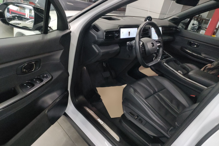 蔚来ES8 2020款 580KM 六座版中控内饰7003