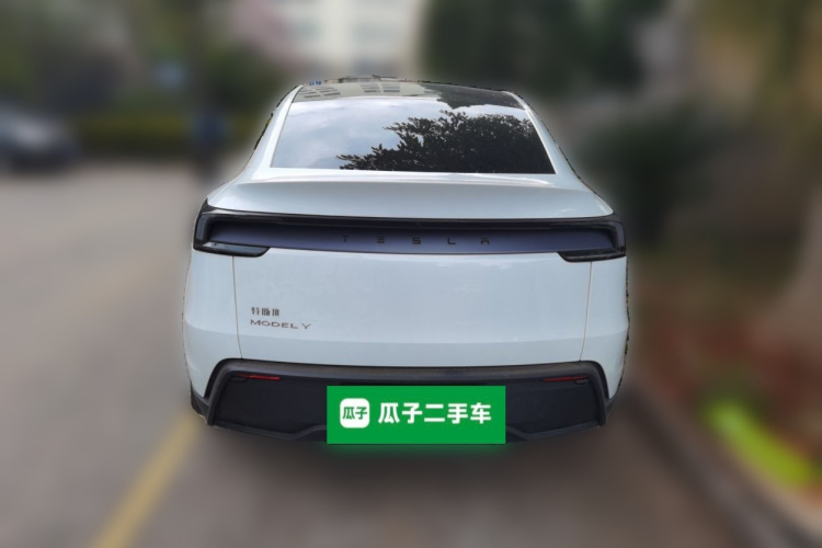 特斯拉 Model Y 2025款 后轮驱动版车身外观6