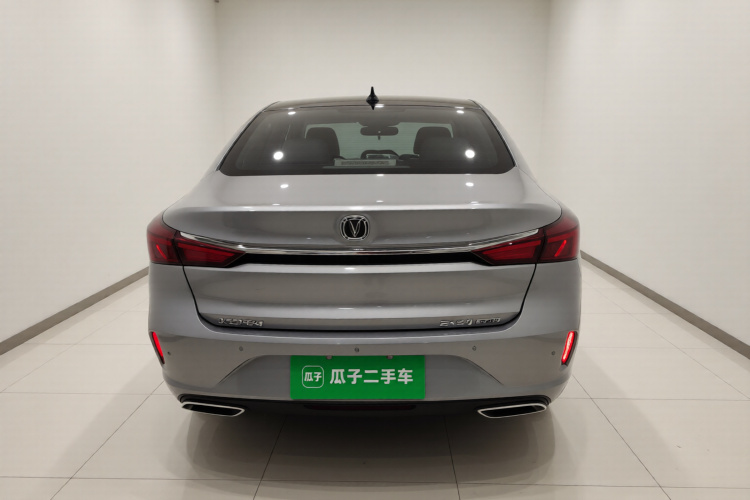 长安 逸动 2020款 PLUS 1.6L GDI 自动豪华型车身外观6